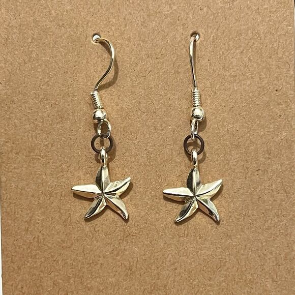 Dainty Shiny Silver Tone Starfish Dangle Hook Earrings Shore Beach Ocean Sea - Picture 1 of 4